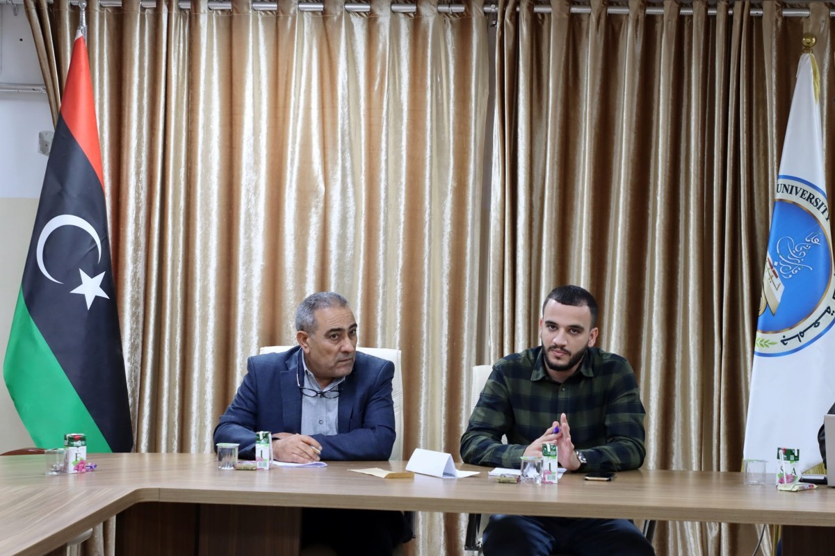 اجتماع مدير مركز المعلومات والتوثيق بالجامعة مع مسجلي كليات جامعة صبراتة