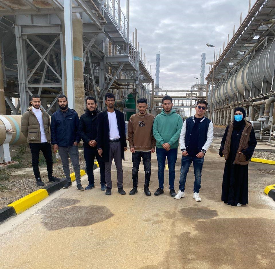 طلبة الهندسة الكهربائية بجامعة صبراتة في زيارة علمية إلى محطة تحلية زوارة